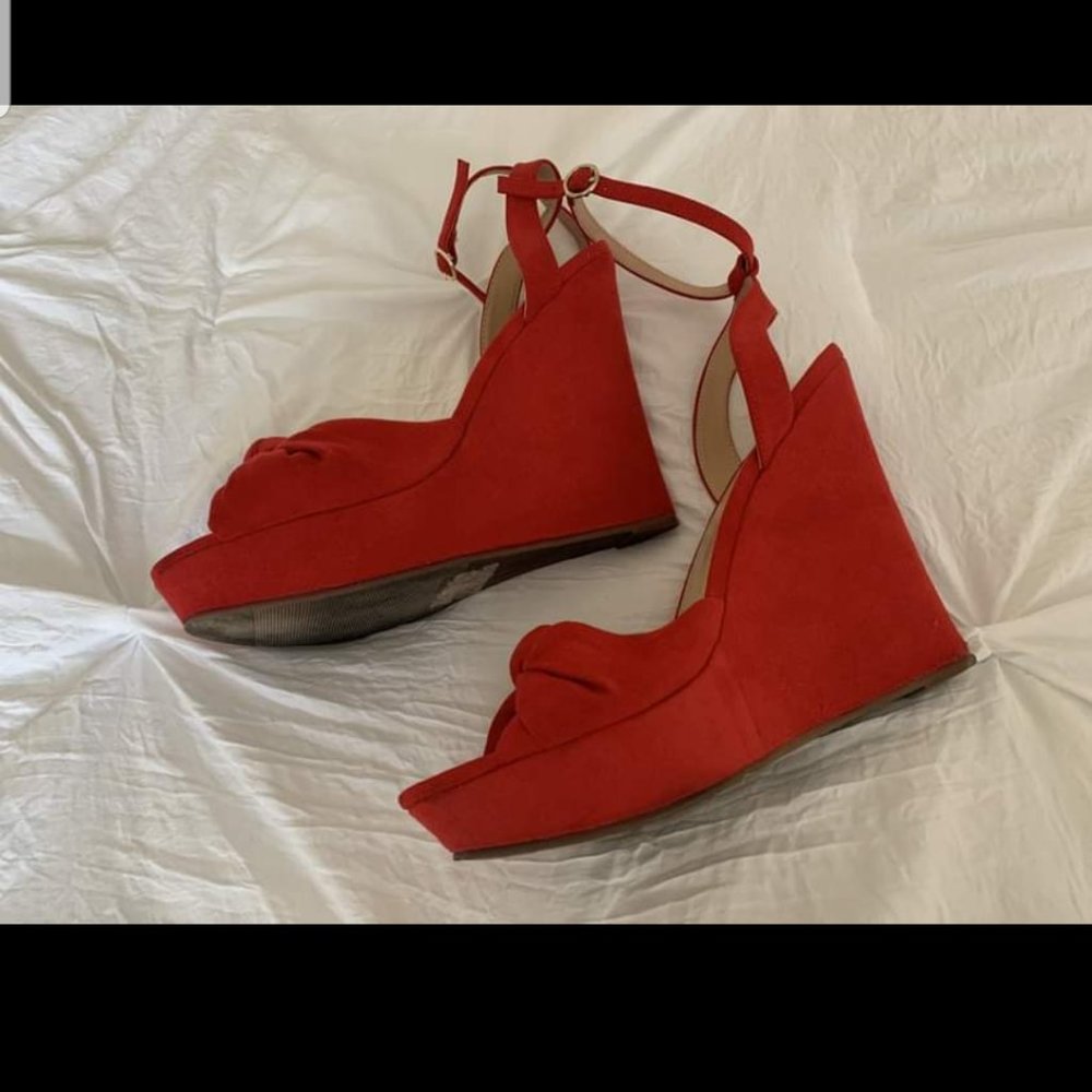 Red Wedges - image 3